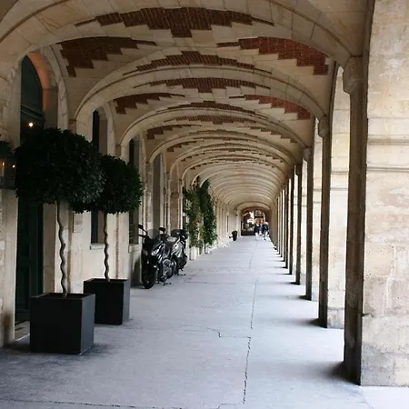 Charming Marais Place Des Vosges