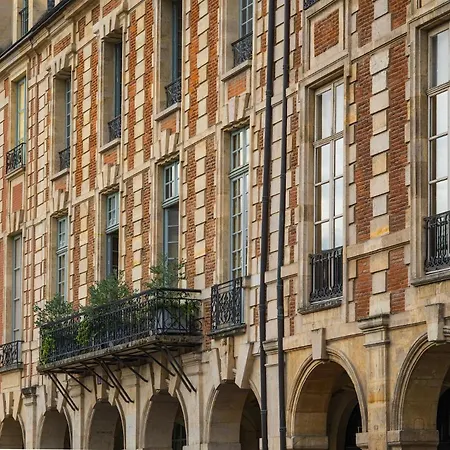 Charming Marais Place Des Vosges